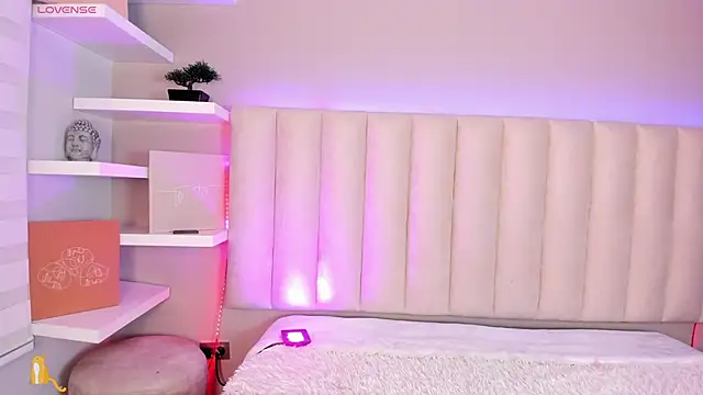 Snapshot of Sally__Walker chatting on 20, 11, 2025 Sally Walker online show from 20, 11, 2025