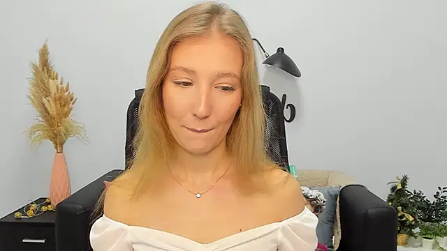 Snapshot of LolaWilsons chatting on 29, 12, 2024 LolaWilsons online show from 29, 12, 2024