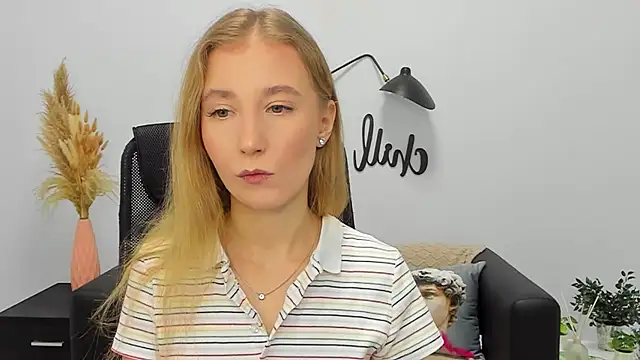 Snapshot of LolaWilsons chatting on 11, 1, 2025 LolaWilsons online show from 11, 1, 2025