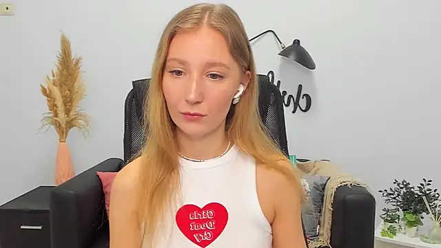 Snapshot of LolaWilsons chatting on 11, 2, 2025 LolaWilsons online show from 11, 2, 2025