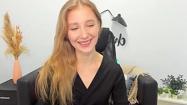 Snapshot of LolaWilsons chatting on 27, 2, 2025 LolaWilsons online show from 27, 2, 2025