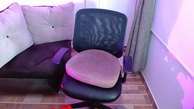 milfrousse online show from 6, 10, 2025