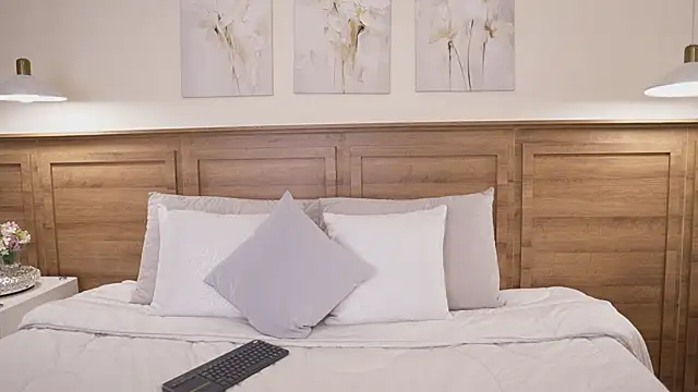 Amber Rush  online show from 9, 4, 2026