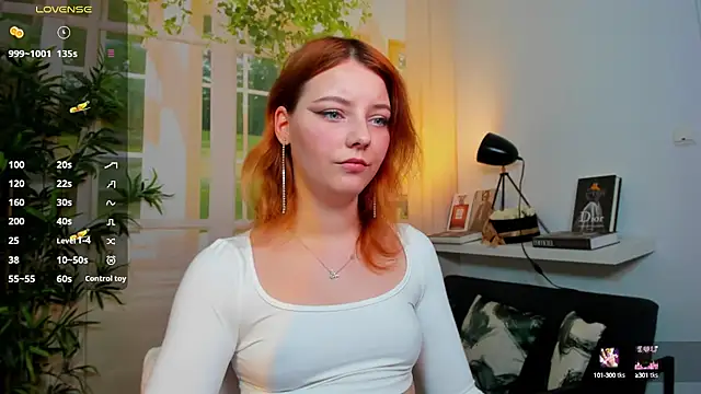 pretty little thing online show from 16, 10, 2025