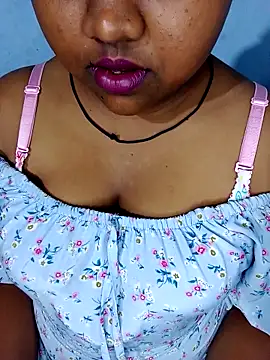 Snapshot of Sexy--queen1 chatting on 8, 9, 2025 Sexy--queen1 online show from 8, 9, 2025