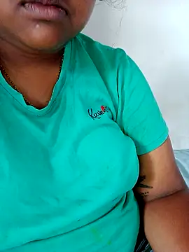 Snapshot of Sexy--queen1 chatting on 14, 11, 2025 Sexy--queen1 online show from 14, 11, 2025