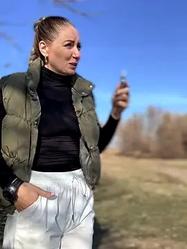 Snapshot of Crazy-Rosa chatting on 11, 11, 2025 Crazy-Rosa online show from 11, 11, 2025