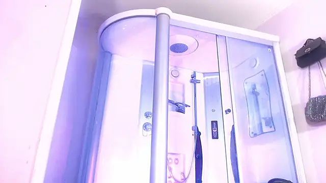 sexy-luna-star-ts online show from 4, 11, 2025