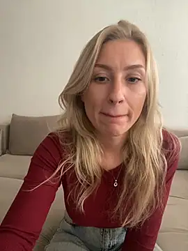 Snapshot of belle98 chatting on 2, 10, 2025 belle98 online show from 2, 10, 2025