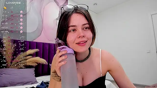 Kelly Cuutie online show from 25, 1, 2025