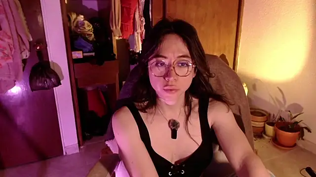 emily pearl  online show from 16, 10, 2025