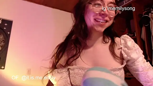 Snapshot of emily_pearl_ chatting on 1, 2, 2026 emily pearl online show from 1, 2, 2026