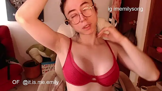 Snapshot of emily_pearl_ chatting on 7, 3, 2026 emily pearl online show from 7, 3, 2026