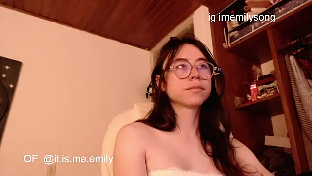 Snapshot of emily_pearl_ chatting on 19, 3, 2026 emily pearl online show from 19, 3, 2026