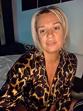 Snapshot of SpicyVicky chatting on 3, 10, 2025 SpicyVicky online show from 3, 10, 2025