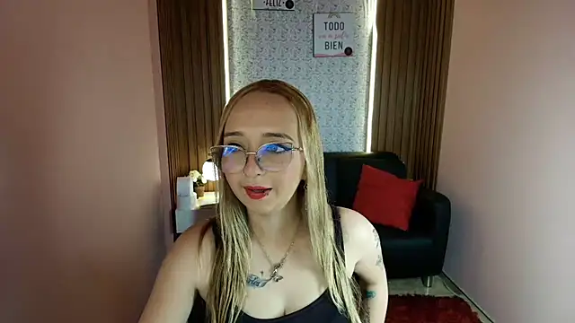 Liaroberts1 online show from 22, 6, 2026
