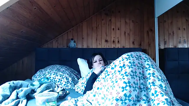 BoeseMoni1998 online show from 5, 10, 2025