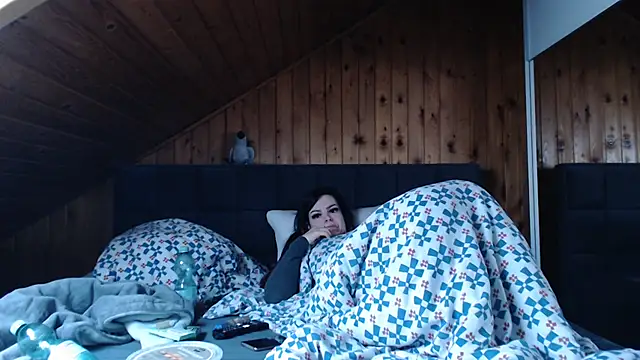 BoeseMoni1998 online show from 6, 10, 2025