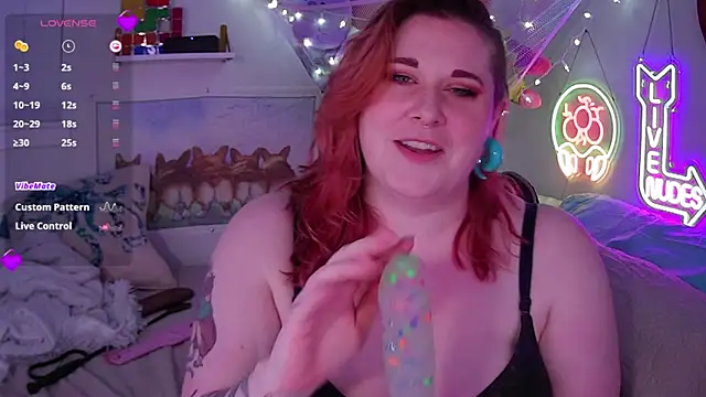 Snapshot of opalreigning chatting on 14, 2, 2025 opalreigning online show from 14, 2, 2025