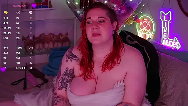 Snapshot of opalreigning chatting on 4, 10, 2025 opalreigning online show from 4, 10, 2025