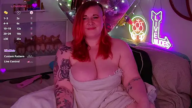 Snapshot of opalreigning chatting on 8, 10, 2025 opalreigning online show from 8, 10, 2025
