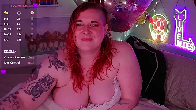 Snapshot of opalreigning chatting on 15, 10, 2025 opalreigning online show from 15, 10, 2025