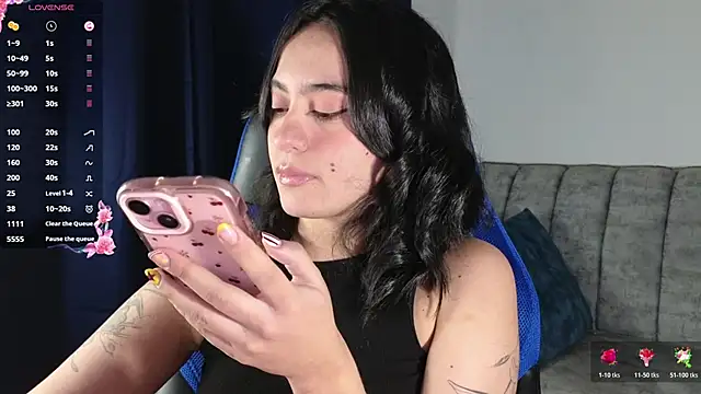 Snapshot of ZaraDames_ chatting on 19, 6, 2026 ZaraDames online show from 19, 6, 2026