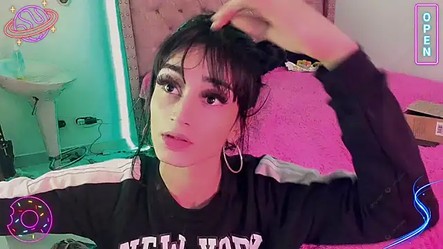 Snapshot of LittleEmmaa chatting on 30, 12, 2024 LittleEmmaa online show from 30, 12, 2024