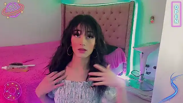 Snapshot of LittleEmmaa chatting on 30, 12, 2024 LittleEmmaa online show from 30, 12, 2024