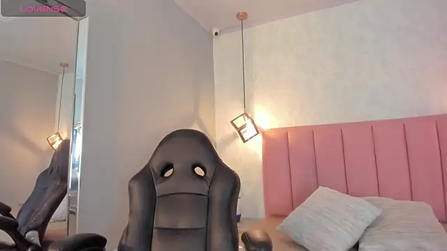 SUNNYCYRUS online show from 24, 10, 2025