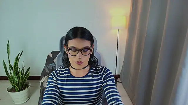 Snapshot of vitta_alfayed chatting on 28, 10, 2025 vitta alfayed online show from 28, 10, 2025