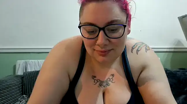 Snapshot of Bustycurves chatting on 8, 12, 2024 Bustycurves online show from 8, 12, 2024