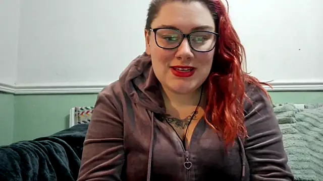 Snapshot of Bustycurves chatting on 6, 1, 2025 Bustycurves online show from 6, 1, 2025