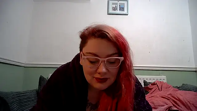 Snapshot of Bustycurves chatting on 8, 2, 2025 Bustycurves online show from 8, 2, 2025