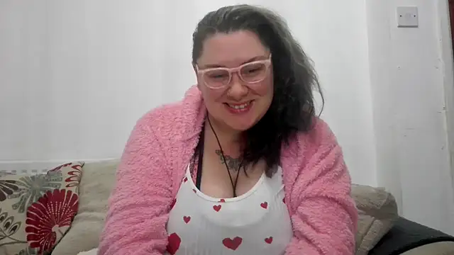 Snapshot of Bustycurves chatting on 27, 10, 2025 Bustycurves online show from 27, 10, 2025