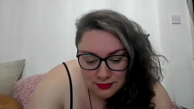 Snapshot of Bustycurves chatting on 2, 11, 2025 Bustycurves online show from 2, 11, 2025