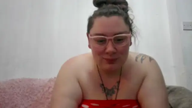 Snapshot of Bustycurves chatting on 16, 12, 2025 Bustycurves online show from 16, 12, 2025