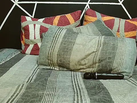 Snapshot of YummyChocolatexx2 chatting on 2, 3, 2025 YummyChocolatexx2 online show from 2, 3, 2025