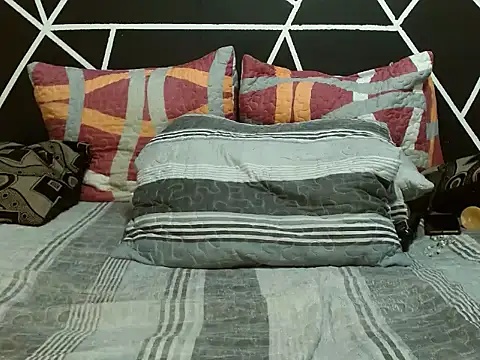 Snapshot of YummyChocolatexx2 chatting on 9, 11, 2025 YummyChocolatexx2 online show from 9, 11, 2025