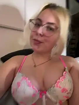 Snapshot of Livewithlucy chatting on 29, 12, 2024 Livewithlucy online show from 29, 12, 2024