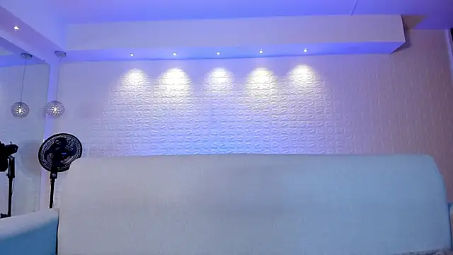 violet scott online show from 28, 1, 2025