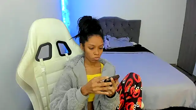 Snapshot of Crystal_florez24 chatting on 17, 11, 2025 Crystal florez24 online show from 17, 11, 2025