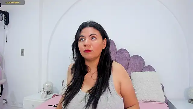 Snapshot of Miah_BigBoobs chatting on 19, 2, 2025 Miah BigBoobs online show from 19, 2, 2025