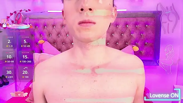 Snapshot of Tayzon_Foxxx chatting on 4, 10, 2025 Tayzon Foxxx online show from 4, 10, 2025