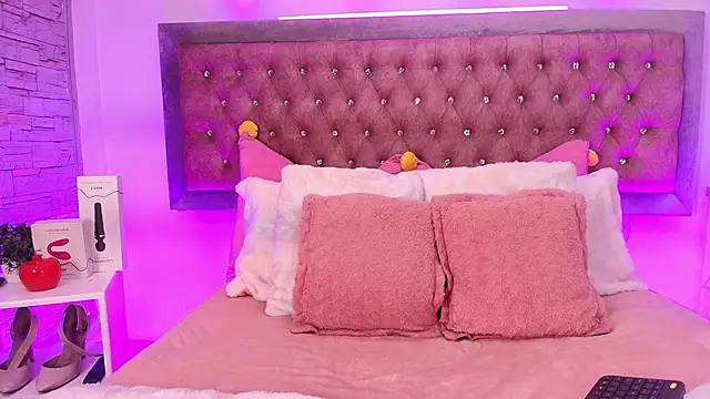 Snapshot of Tayzon_Foxxx chatting on 4, 11, 2025 Tayzon Foxxx online show from 4, 11, 2025