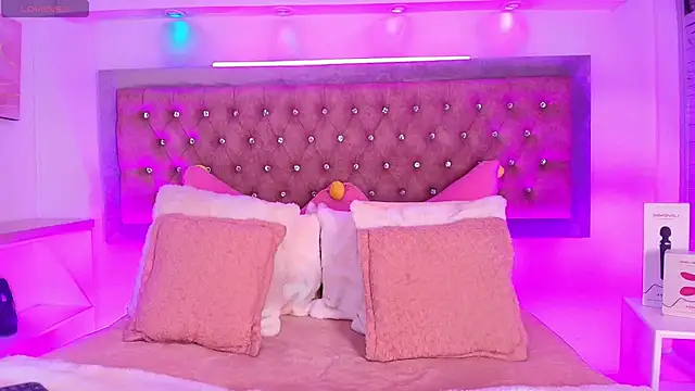 Snapshot of Tayzon_Foxxx chatting on 5, 11, 2025 Tayzon Foxxx online show from 5, 11, 2025