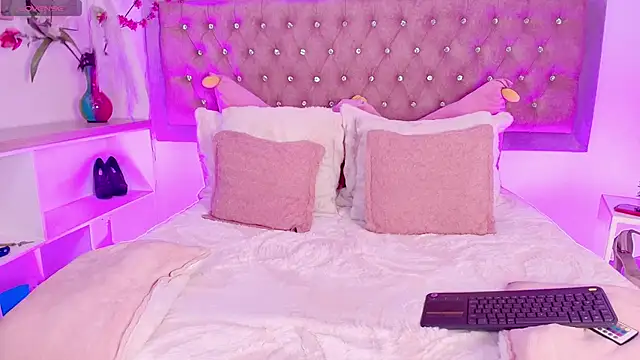 Snapshot of Tayzon_Foxxx chatting on 5, 12, 2025 Tayzon Foxxx online show from 5, 12, 2025