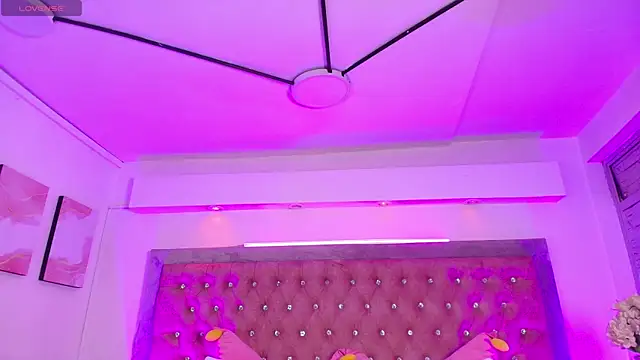 Snapshot of Tayzon_Foxxx chatting on 19, 12, 2025 Tayzon Foxxx online show from 19, 12, 2025