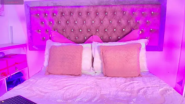 Snapshot of Tayzon_Foxxx chatting on 6, 1, 2026 Tayzon Foxxx online show from 6, 1, 2026