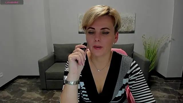 Snapshot of Julia_Wilsone chatting on 12, 12, 2024 Julia Wilsone online show from 12, 12, 2024